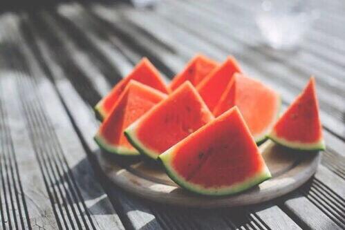 吃瓜买瓜的瓜,吃瓜买瓜的瓜，揭秘瓜市背后的故事